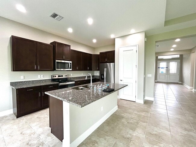 Foto del edificio - 13590 Spruce Pine Dr