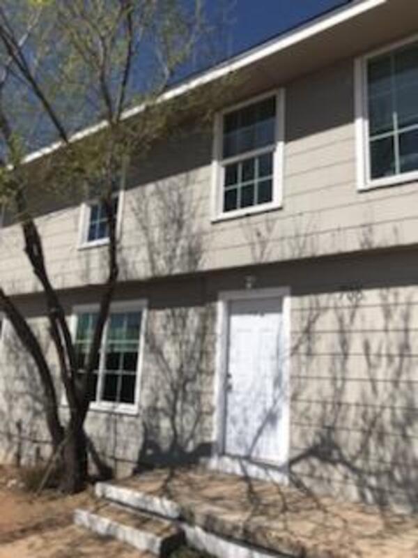 Foto principal - 708 W Stephens Dr