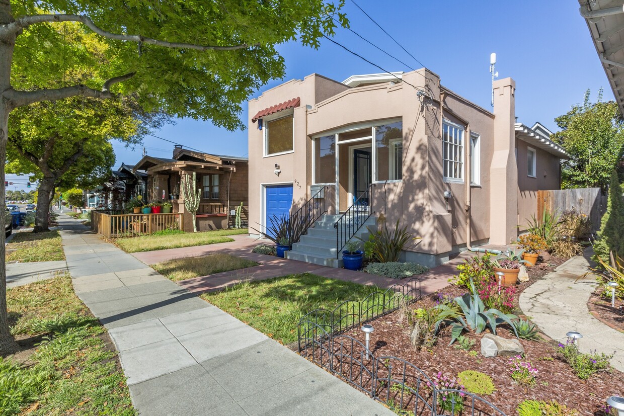 Primary Photo - 927 Park St