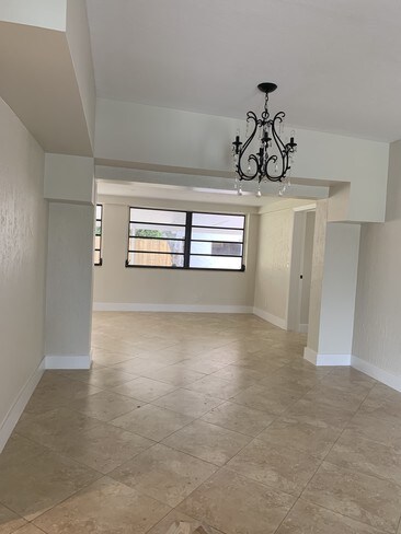 Building Photo - 6470 SW 42nd Terrace