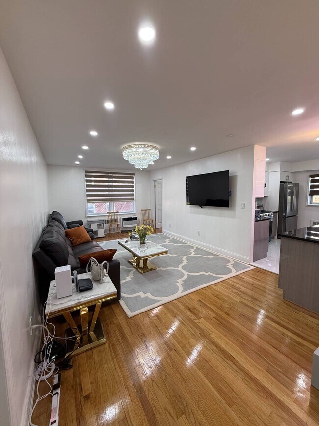 Foto del edificio - 42-65-65 Kissena Blvd