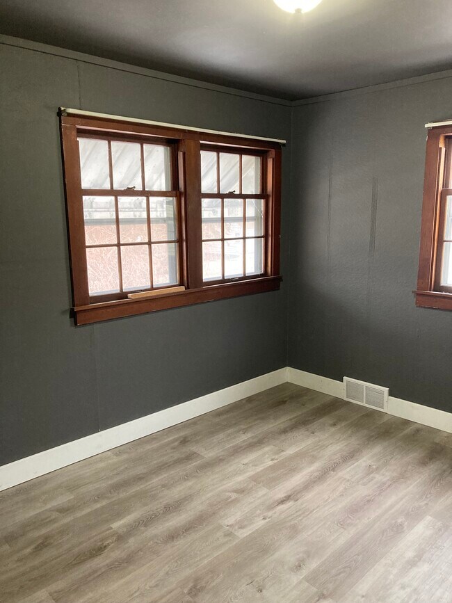 Bedroom - 202 E Linton Ave