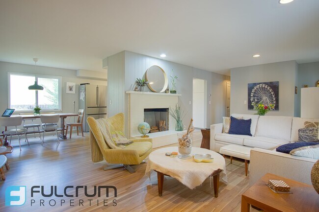 Building Photo - 2911 NW Greeley Ave