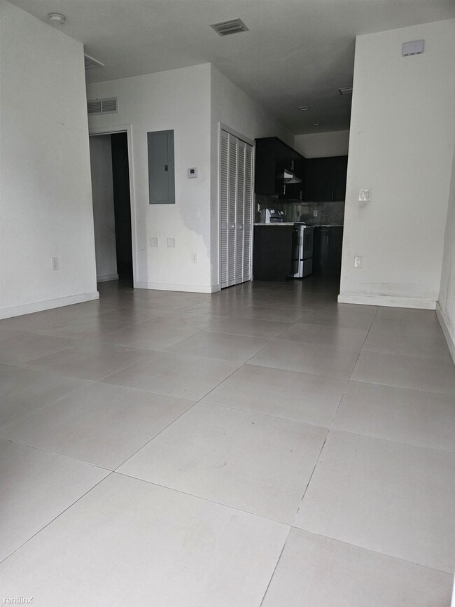 Building Photo - 3 br, 2 bath House - 2401 NW 80th St # 239...