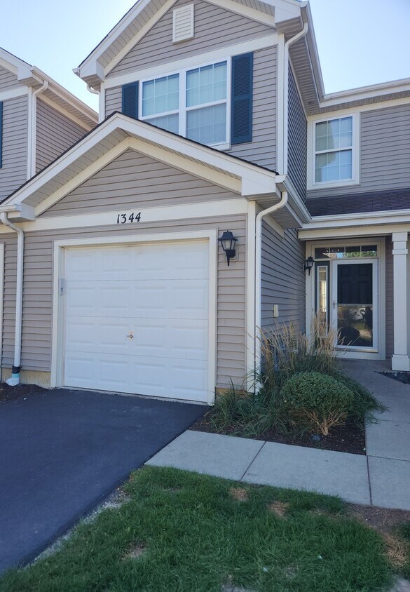 1344 Prescott Dr, Volo, IL 60020 Townhome Rentals in Volo IL