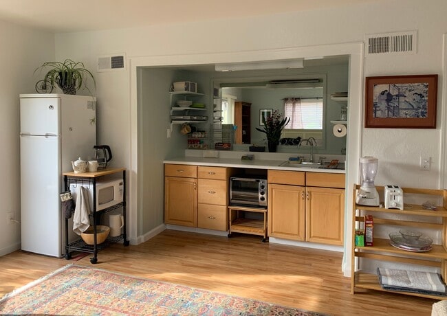 Building Photo - 8 Lisbon Ct