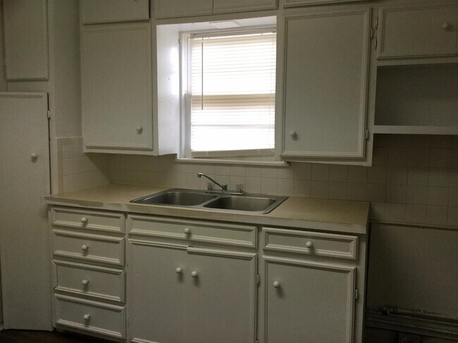 Building Photo - 3003 Avenue V