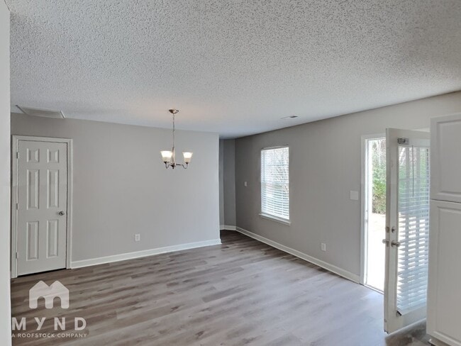 Building Photo - 2006 Harrison Park Dr