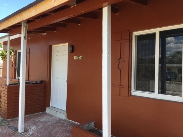 Building Photo - Fully remodel 2-1 house with impact windows