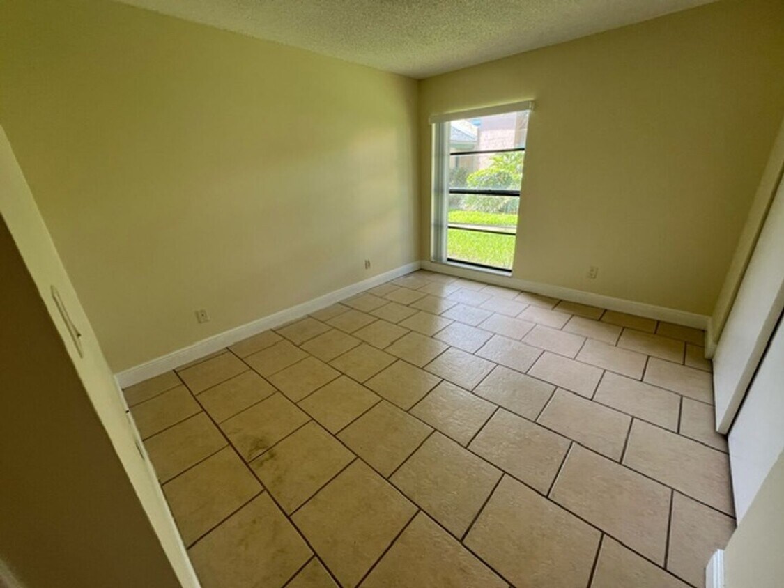 Foto principal - 1225 N Wickham Rd