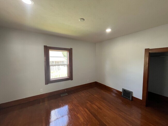 Foto del edificio - Completely remodeled!