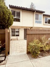 Building Photo - 2253 Kalenda Common