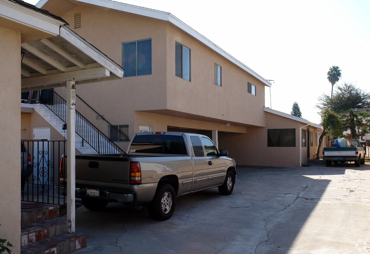 Building Photo - 214 W Olive St