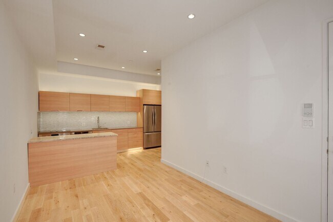 Foto del edificio - Recently Renovated //2 bed 2 bath home wit...