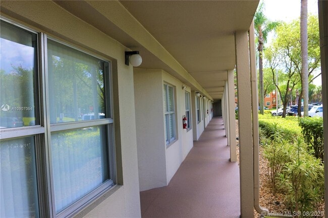 Building Photo - 13800 SW 5th Ct