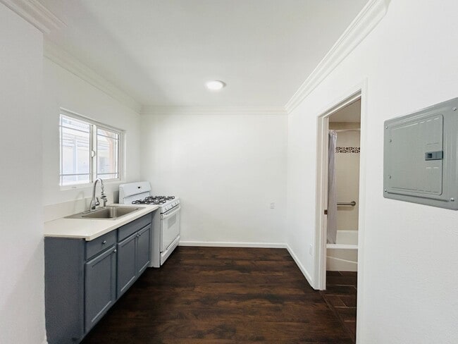 Building Photo - 13035 San Fernando Rd