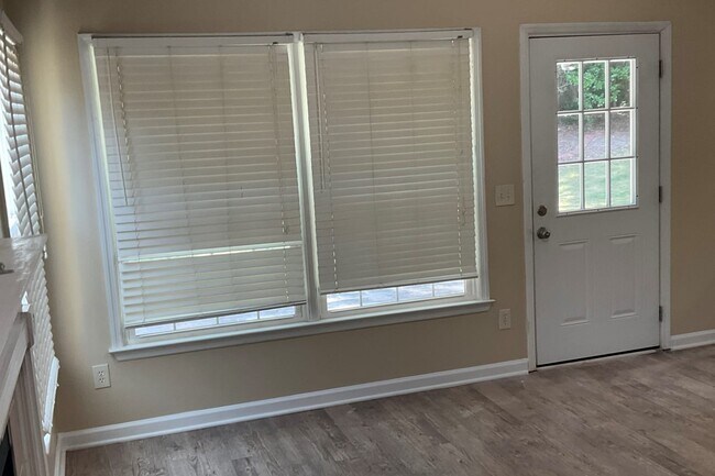 Building Photo - 1304 Spring Gate Cir