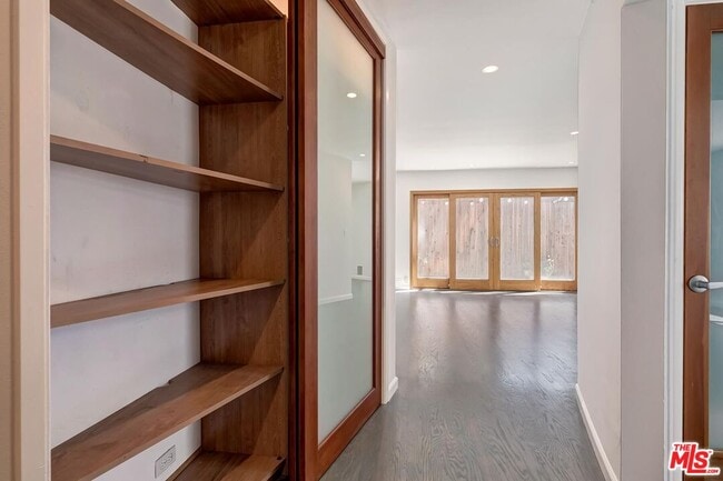 Building Photo - 1400 Hayworth Ave