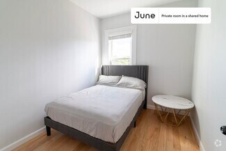 Building Photo - Private bedroom in 3 bed/2 bath Home
