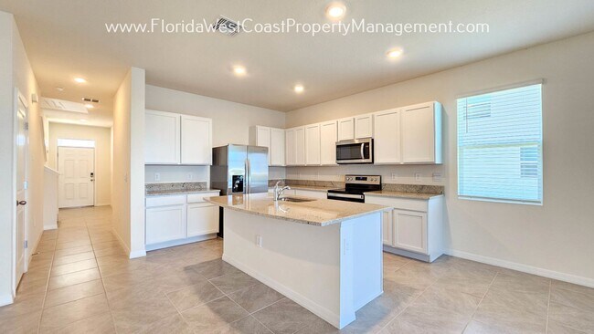 Building Photo - GORGEOUS CORNER TOWNHOME IN STAR FARMS- LAKEWOOD RANCH! 3 BED/2.5 BATH/1 CAR GARAGE!