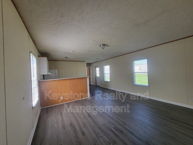 Foto del edificio - 607 Kerri Ln
