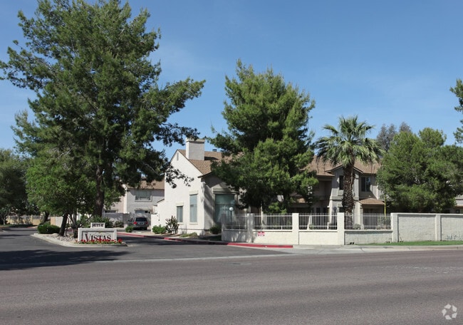 Primary Photo - Vistas Apartments