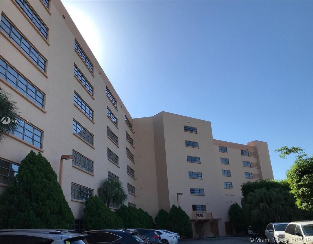 Foto principal - 9688 Fontainebleau Blvd