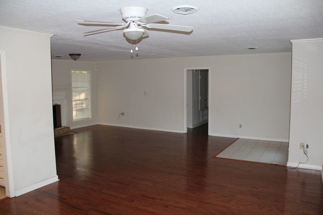Building Photo - 264 Melrose Dr
