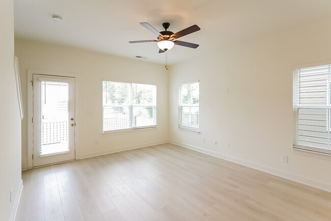 Foto del edificio - Gorgeous 3 Bedroom Home in Lebanon