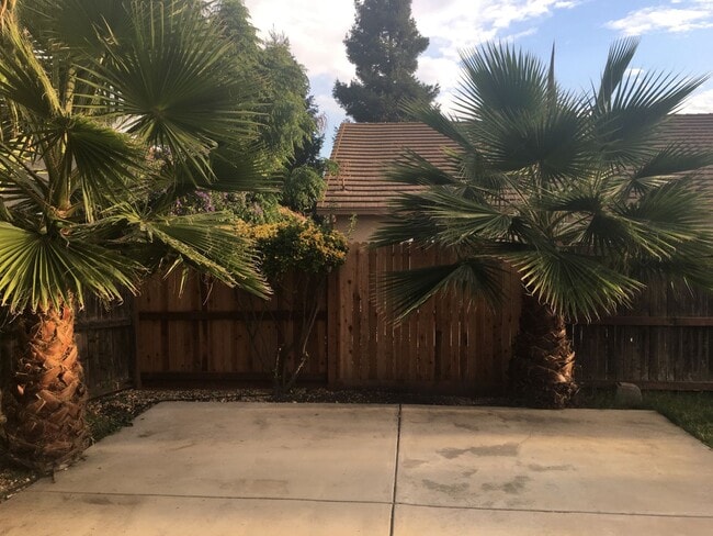 Building Photo - Move-In Special 1/2 Off the First Month's Rent