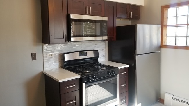 Foto del edificio - 6333 N Odell Ave