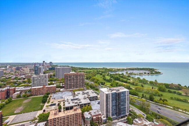 Foto del edificio - 655 W Irving Park Rd