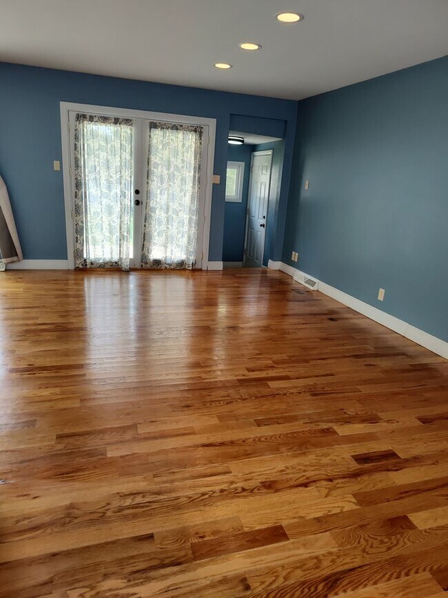 Foto del edificio - ALL PROSPECTIVE TENANTS MUST SUBMIT A $58 NON-REFUNDABLE APPLICATION FEE PER APPLICANT ONLINE AND...