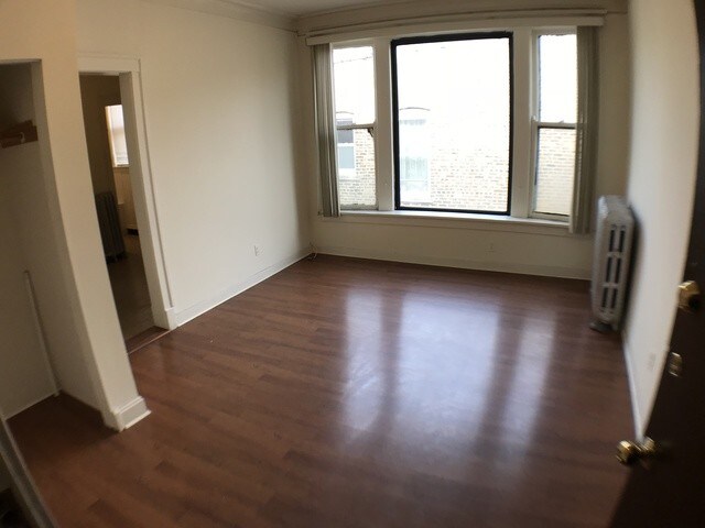 Building Photo - 412 E 48th Pl
