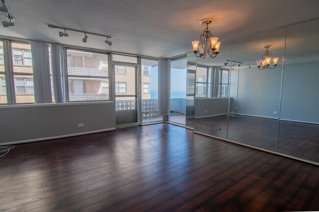 Building Photo - 6301 N Sheridan Rd