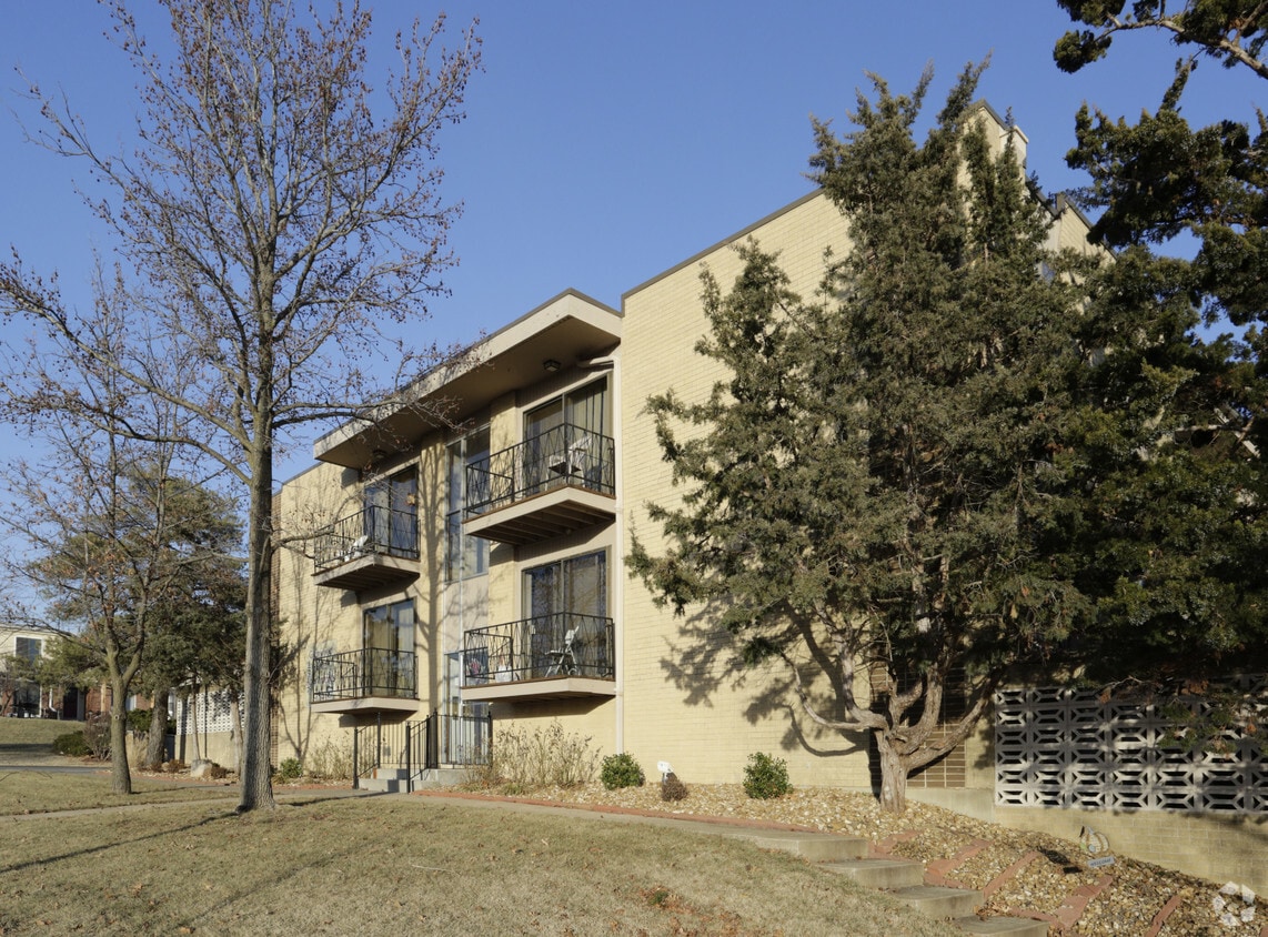 Glenwood Garden Apartments Overland Park Ks Apartments Com