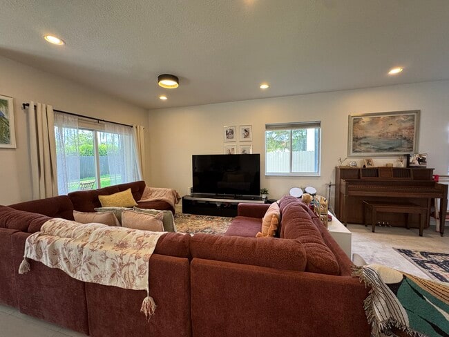 Building Photo - 396 NE 33rd Terrace