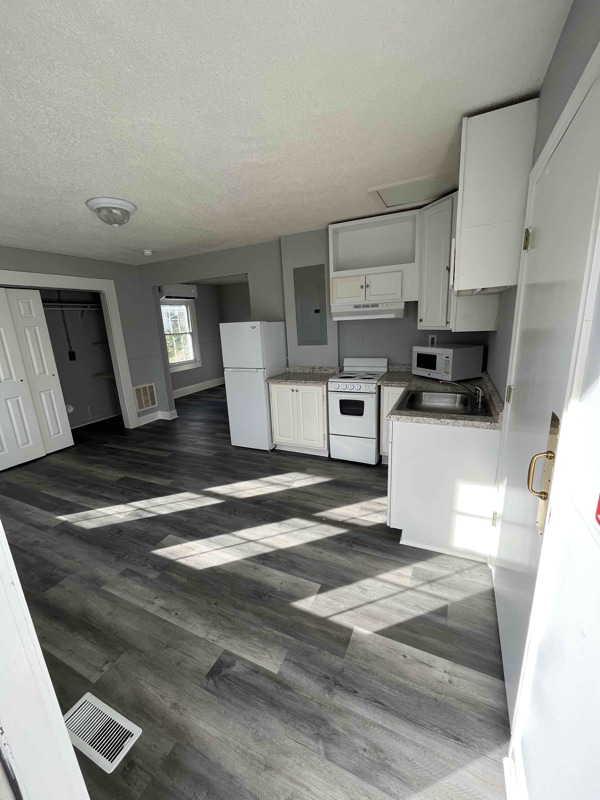 103 Oak Ave Unit B, Lexington, NC 27292 Room for Rent in Lexington