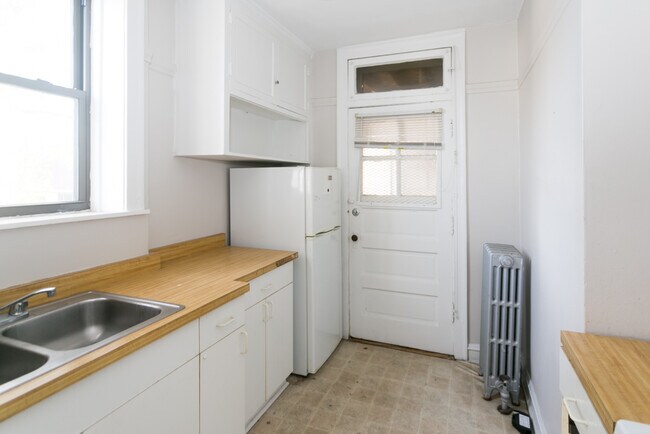 Foto del edificio - 3150 W Belle Plaine Ave