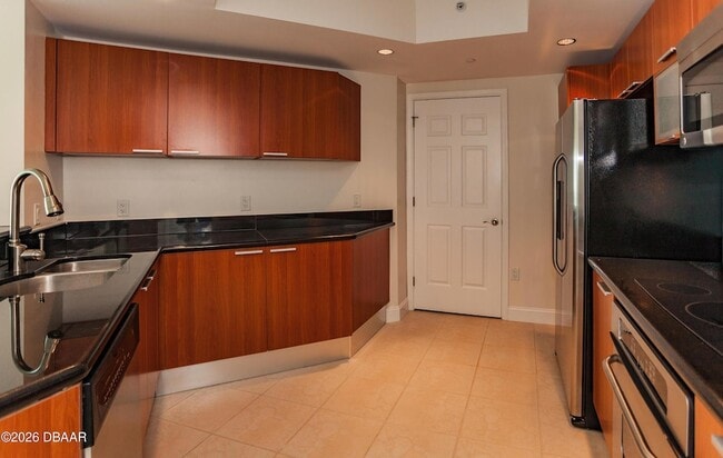 Foto del edificio - 241 Riverside Dr