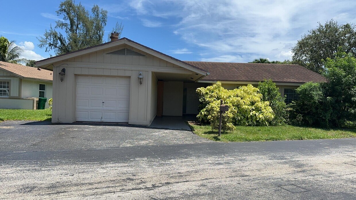 Primary Photo - 2265 Nova Village Dr