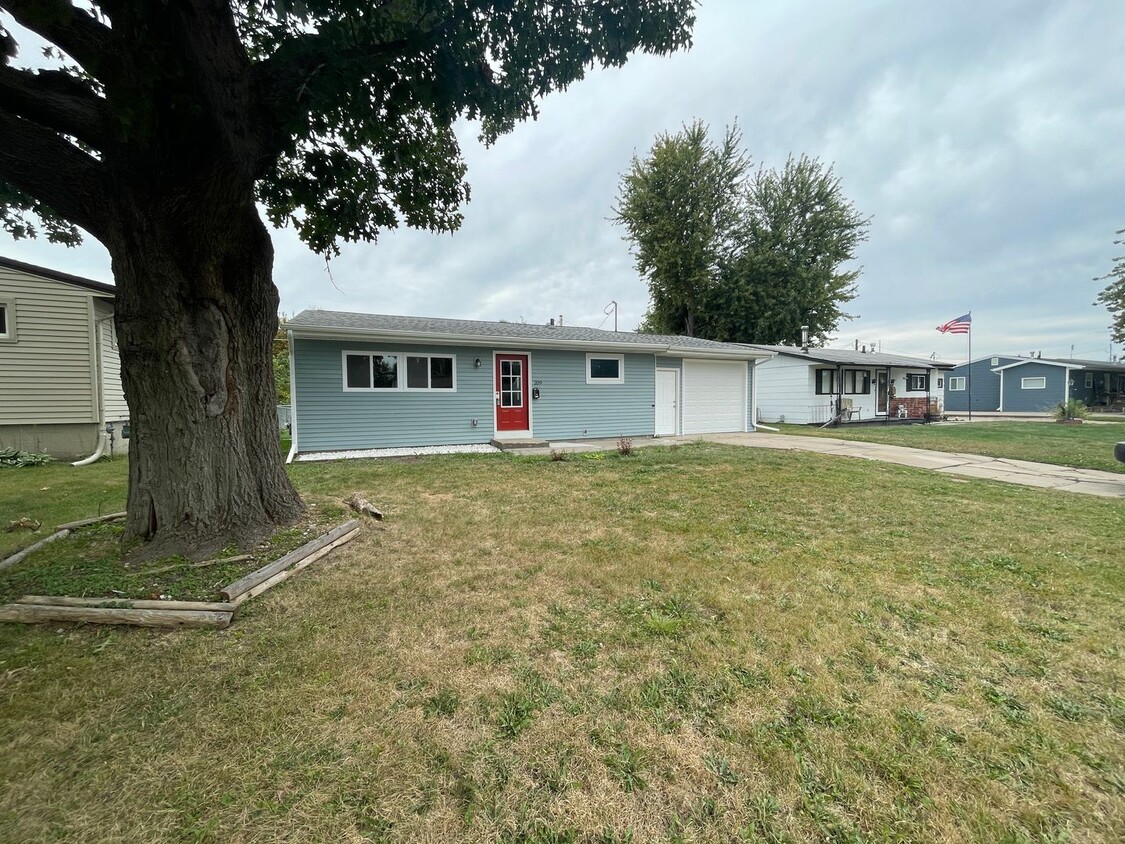 Primary Photo - 3 Bedroom Fully Remodeled Marshalltown