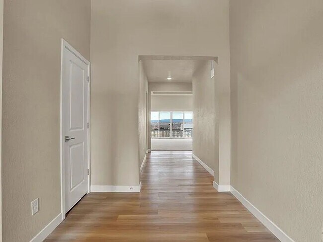 Foto del edificio - 753 S Laurue Dr