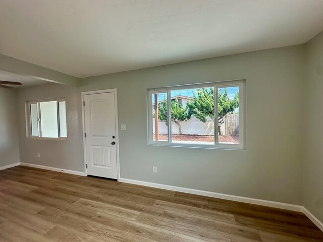 Foto del edificio - COMING SOON--2 bed/1 bath in IB