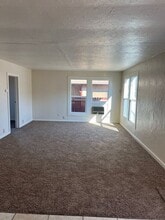 Building Photo - 633 9th St