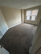 Building Photo - 121 E Stewart Ave