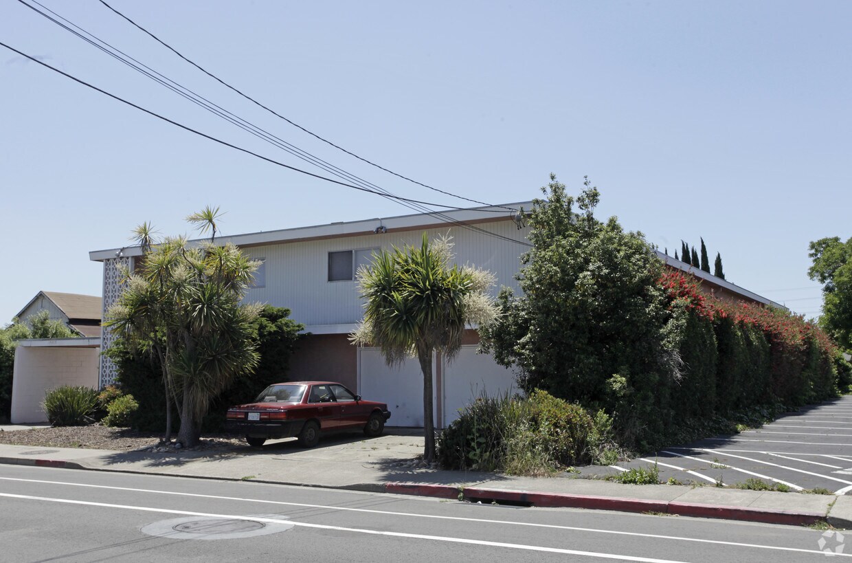 Building Photo - 14305 Bancroft Ave
