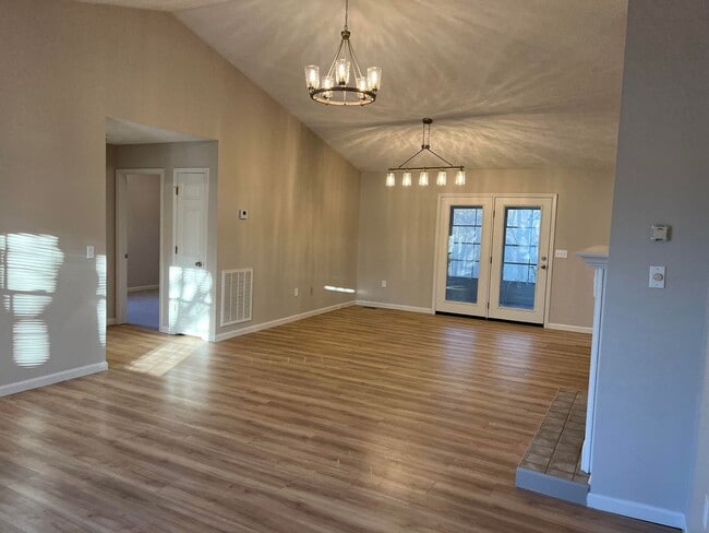 Building Photo - 392 Southridge Cir