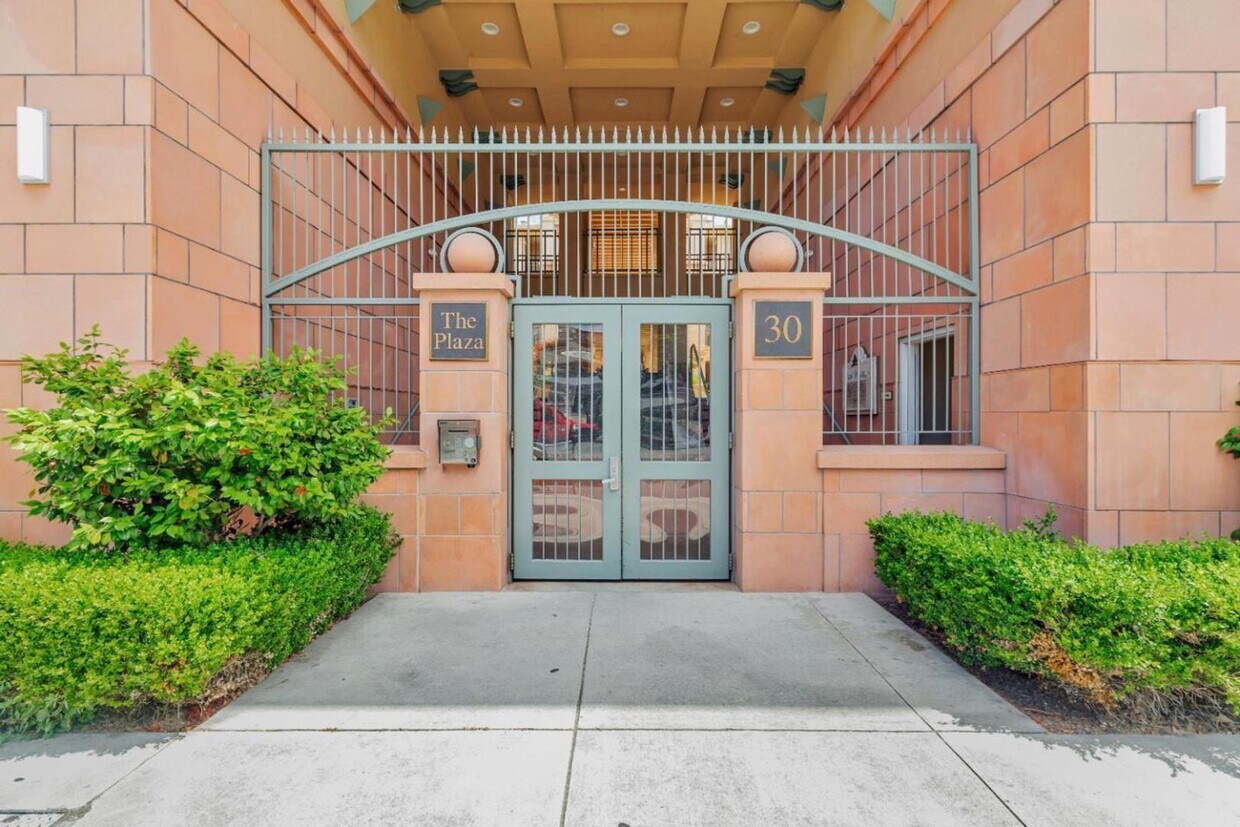 Primary Photo - Downtown San Jose Gem: Stunning 2-Bedroom ...