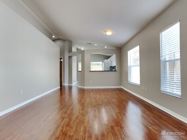Foto del edificio - 24633 Laurel Ridge Dr